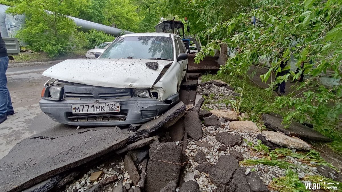 Рвануло прямо под машиной»: выясняются причины ЧП во Владивостоке — фото -  PortoFranko