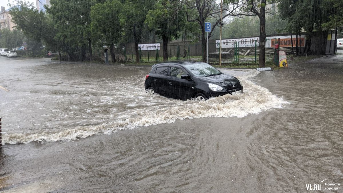 Машина ушла под воду»: на Владивосток обрушился очень сильный ливень – еще  не все (фото) - PortoFranko