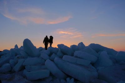 Стих а вам встречались солнечные. Музыка текст. Ты сказала солнца нет я бы поверил. Ты сказала солнца нет я бы поверил. Ты сказала солнца нет я бы поверил.